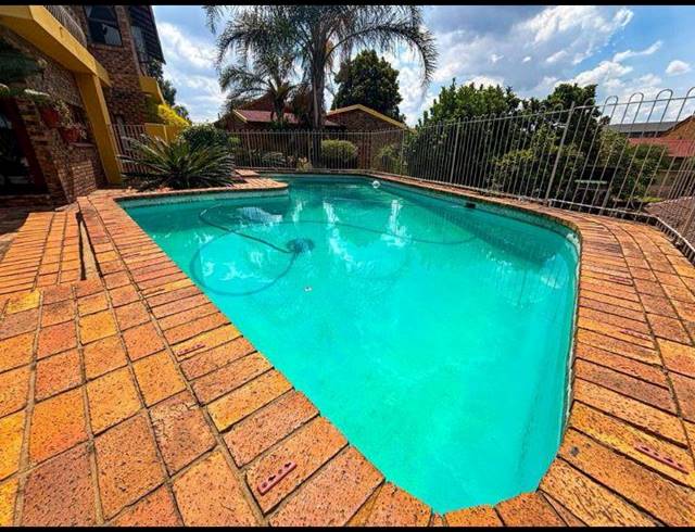 5 BEDROOM HOUSE FOR SALE IN RIDGEWAY